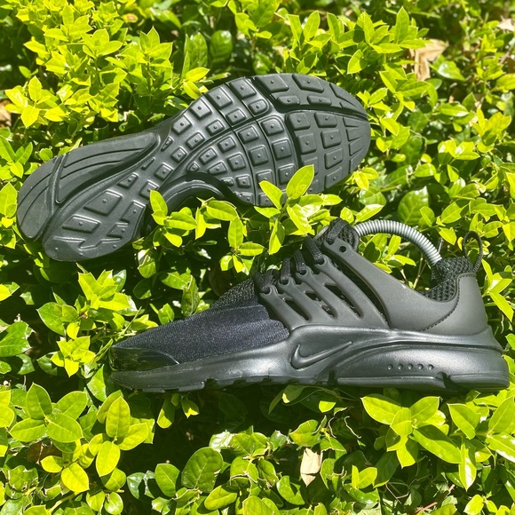 Nike Presto Triple Black Running Shoes - Picture 5 of 10